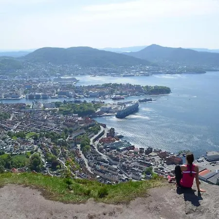 Moderne Bergenshus Med Privat Hage Og Parkering Apartment Bergen