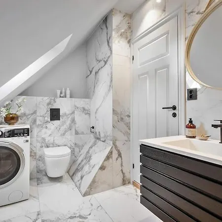 Apartment Moderne Bergenshus Med Privat Hage Og Parkering