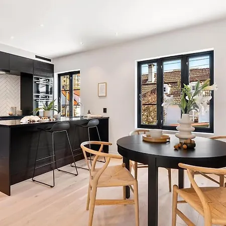Moderne Bergenshus Med Privat Hage Og Parkering Apartment