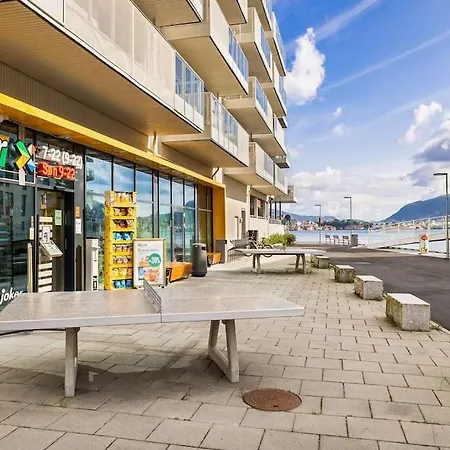 Moderne Bergenshus Med Privat Hage Og Parkering *