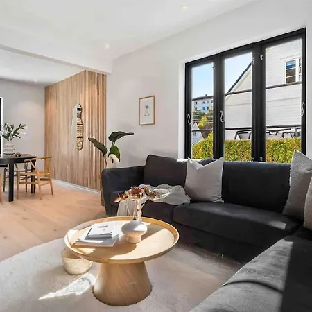 Apartment Moderne Bergenshus Med Privat Hage Og Parkering