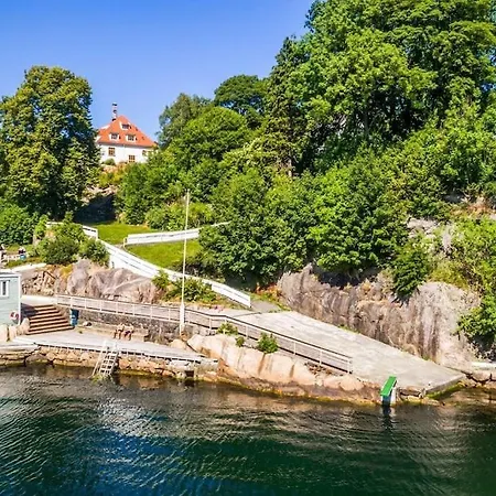 Moderne Bergenshus Med Privat Hage Og Parkering