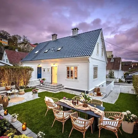 Apartment Moderne Bergenshus Med Privat Hage Og Parkering Bergen