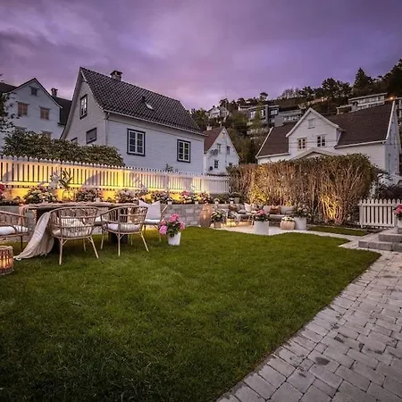 Apartment Moderne Bergenshus Med Privat Hage Og Parkering