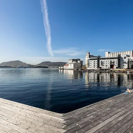 Moderne Bergenshus Med Privat Hage Og Parkering *