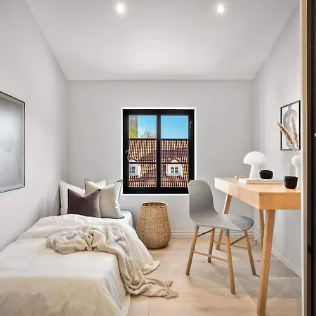 Moderne Bergenshus Med Privat Hage Og Parkering Apartment Bergen