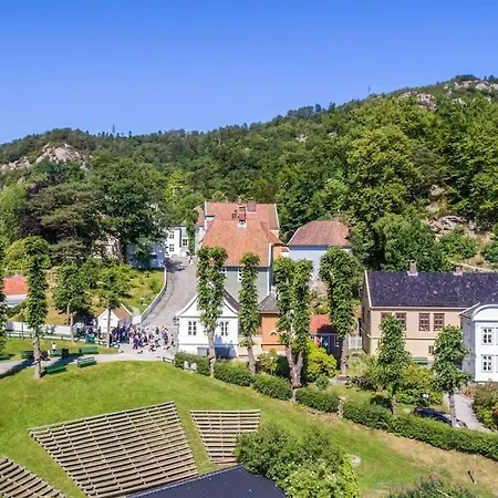 Moderne Bergenshus Med Privat Hage Og Parkering Apartment Bergen